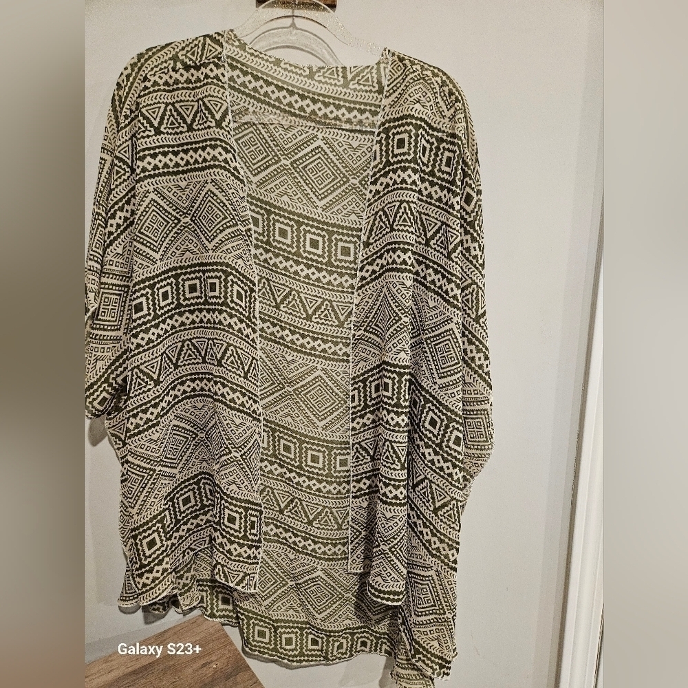 Green Aztec sheer open Front Lightweight Kimono Cover Up NWOT